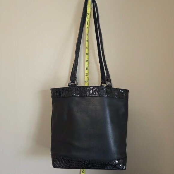 SAS Women's Leather Bag with Textured Handles - EUC - Picture 2 of 6